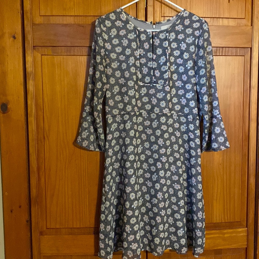 Loft woman’s Gray Floral Print Skater Swing Dress Size 6
